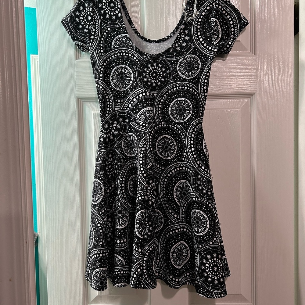 Dress - Picture 3 of 4